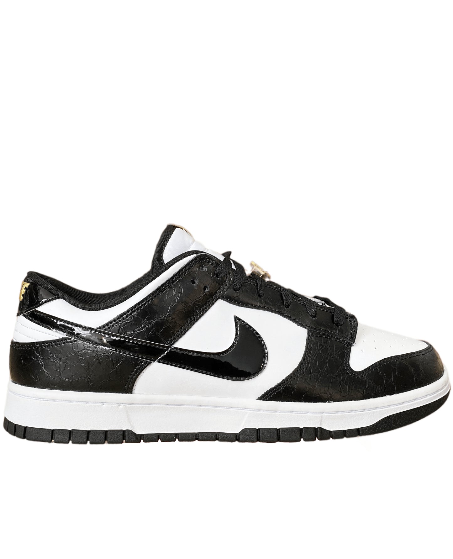 NIKE DUNK LOW SE "WORLD CHAMPS BLACK WHITE"