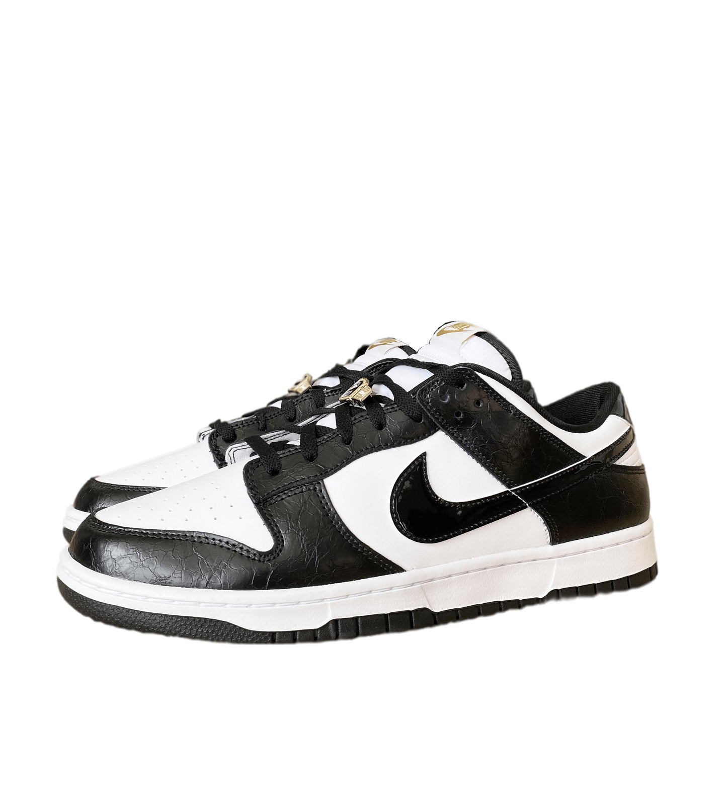 NIKE DUNK LOW SE "WORLD CHAMPS BLACK WHITE"
